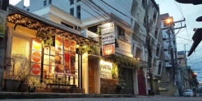 Гостиница Crossroads Hostel Manila  Манила